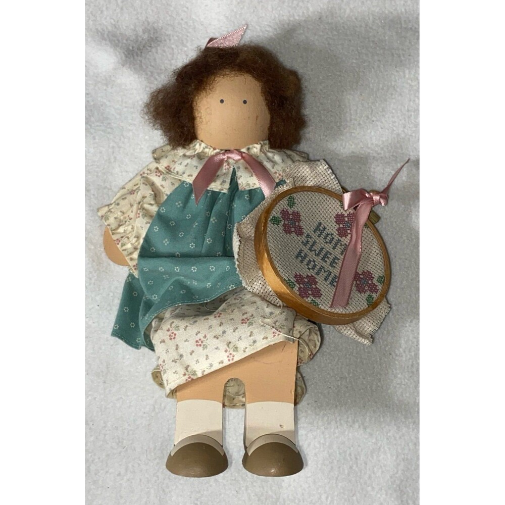 Ladie and Friends 1989 Wooden Folk Art Shelf Sitter Doll Granny Core Embroidery
